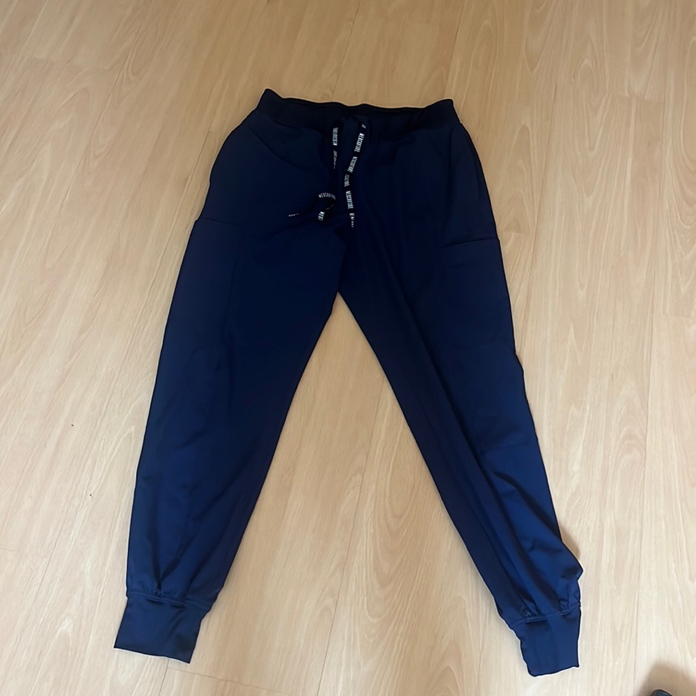 Med coutour joggers